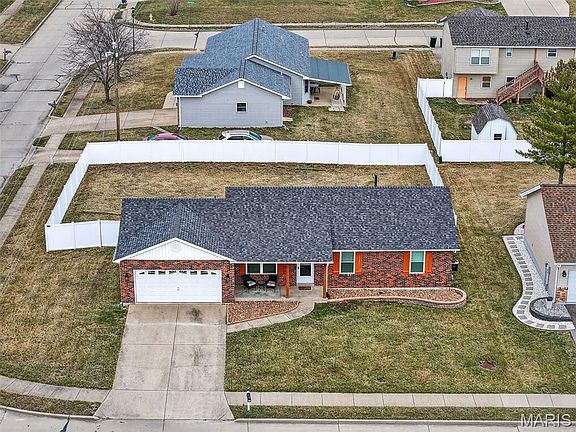 4th image of 409 Fox Den Ln