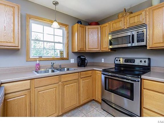3rd image of 105 Lane Garrett Dr