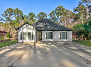 760 Longleaf Dr, Brookeland, TX 75931