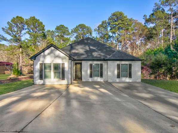 760 Longleaf Dr, Brookeland, TX 75931