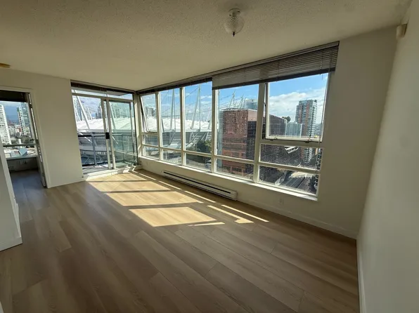 928 Beatty St #2205, Vancouver, BC V6Z 3G6