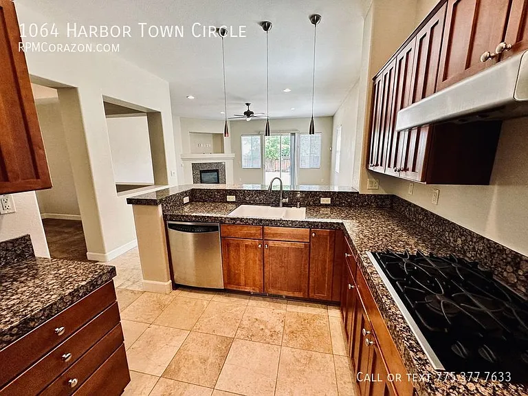 1064 Harbor Town Cir — Photo 6