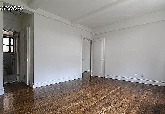 3rd image of 25 W 68th St #2