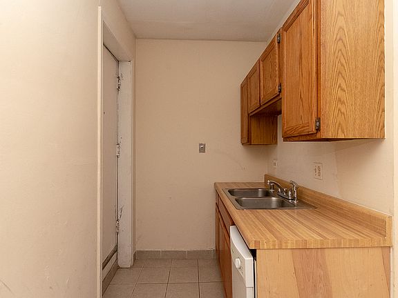 5th image of 1202 W Wellington Ave #G