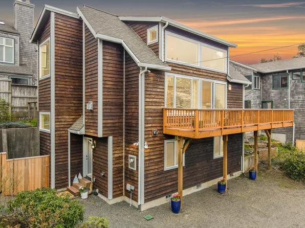 156 1st St N, Manzanita, OR 97130