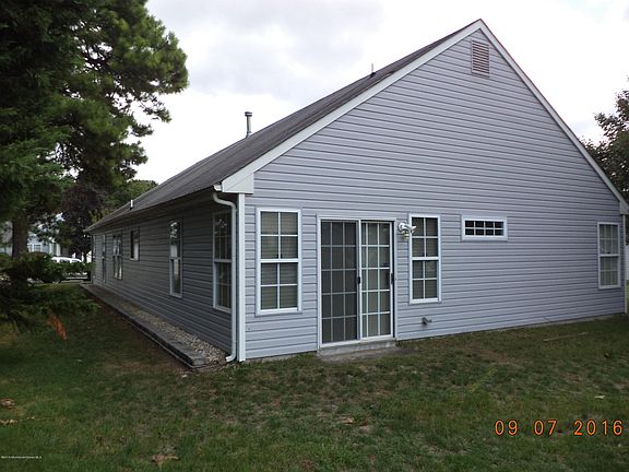 3rd image of 621 Bedford Lane
