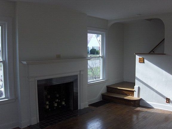 4th image of 374 Bartley Ave