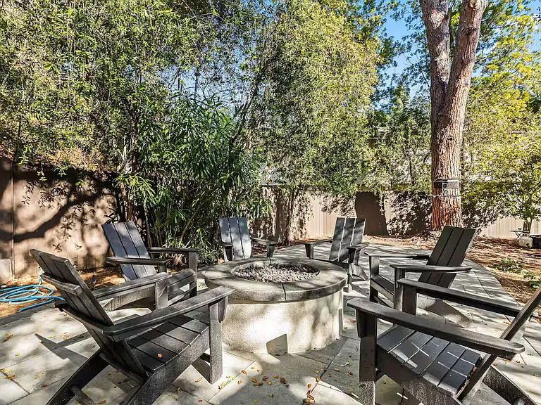 3795 Fredonia Dr — Photo 55