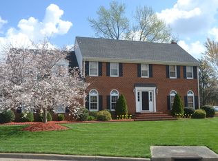 1301 Lake Point Dr, Chesapeake, VA 23320