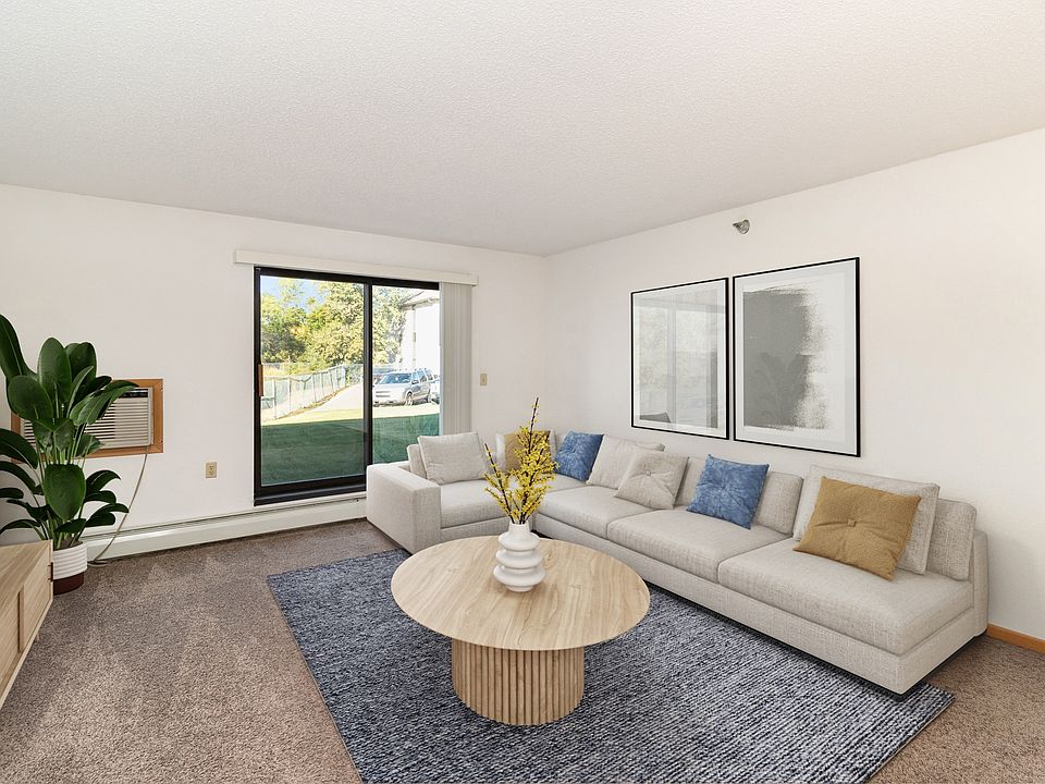 Hutchinson, MN Deer Park Apartments | 21A | Living