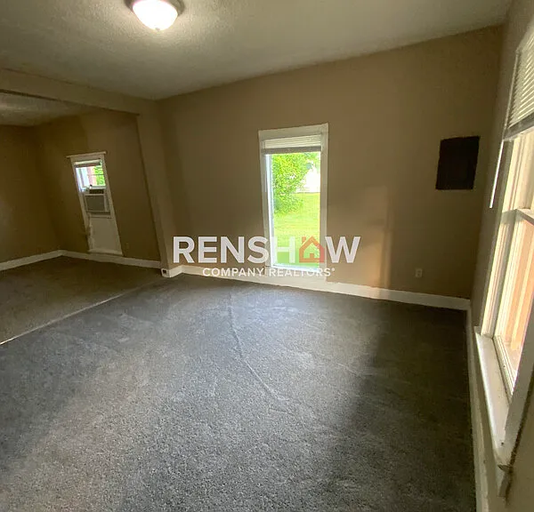 525 Baxter St — Photo 2