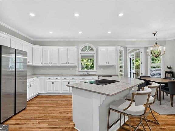 3rd image of 4850 Grandview Trce NE