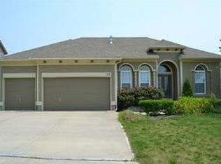 115 N Eastglen Dr, Raymore, MO 64083