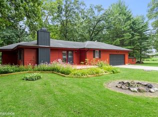 88 Riverside Dr, Yorkville, IL 60560