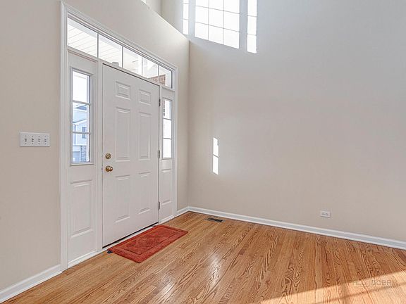 4th image of 48 E Orchard Ln