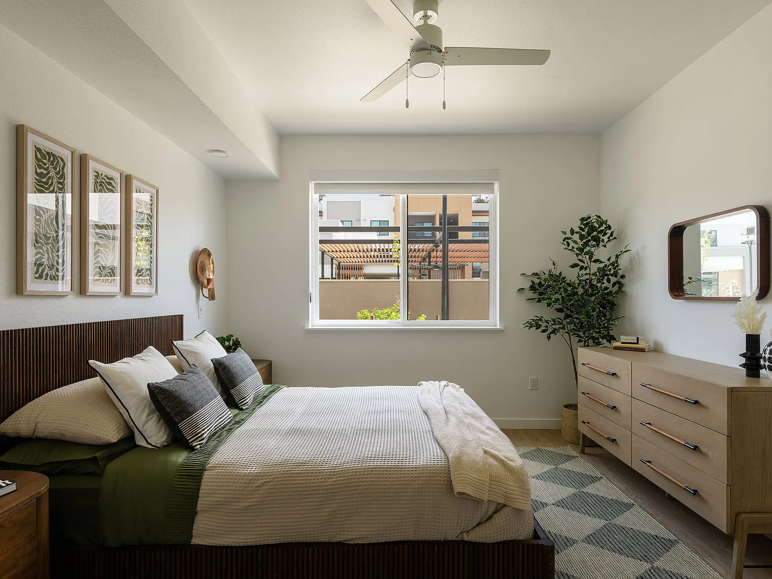 Sutter Green Apartments — Photo 3