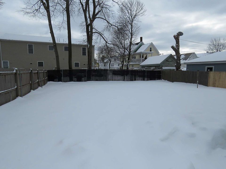 2nd image of 32 Tremont St