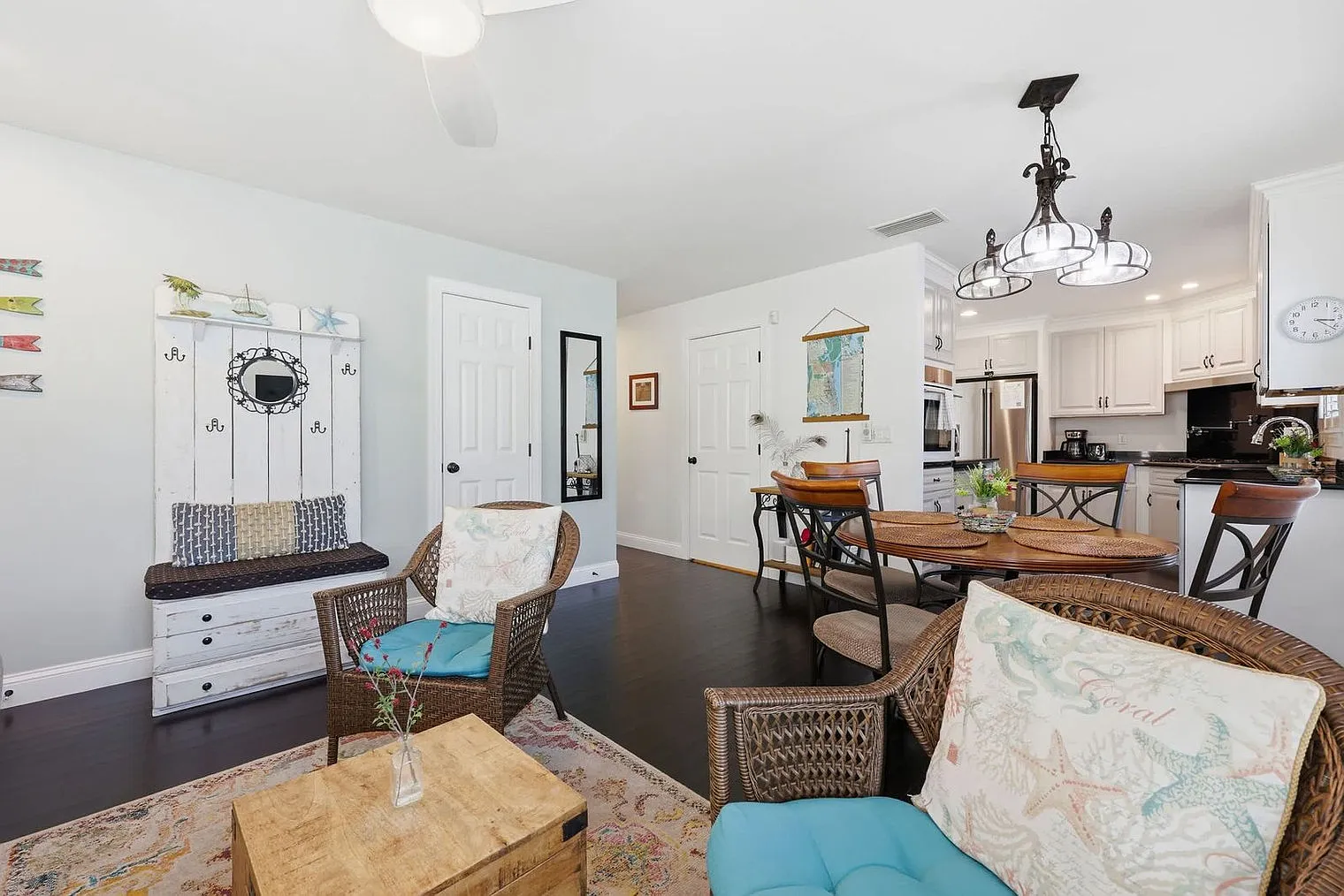 2 bed, 1.0 bath, 957 sqft, $3,276 — Photo 4