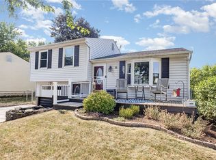 18 Barringer Dr, Hamlin, NY 14464