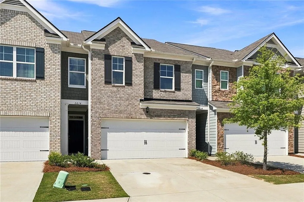 3 bed, 2.5 bath, 1980 sqft, $2,250 — Photo 2