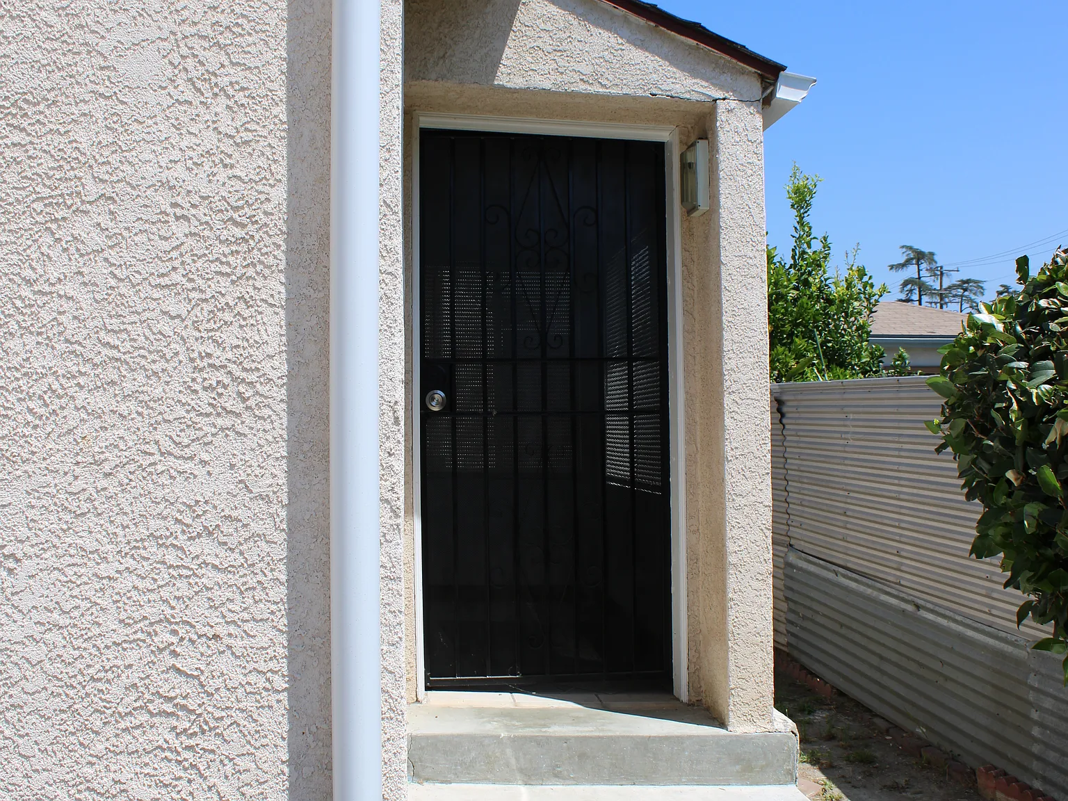 4 bed, 1603 sqft, $6,200 — Photo 3