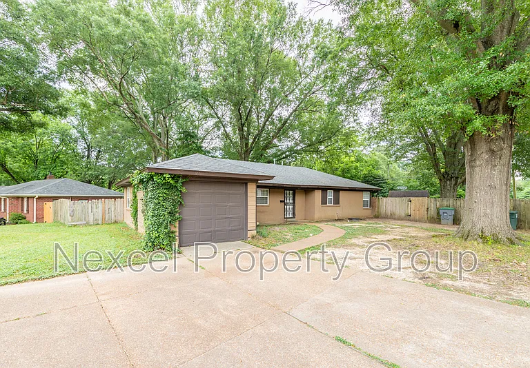 376 N Graham St — Photo 2