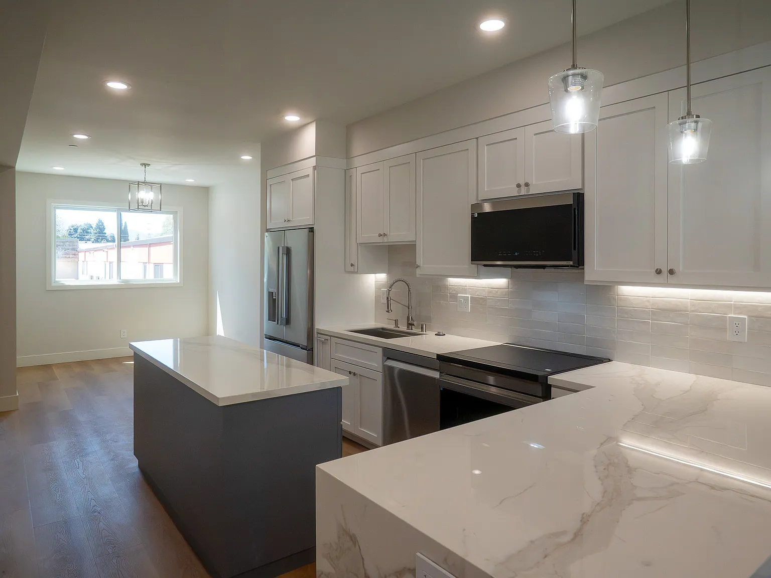 2 bed, 1331 sqft, $5,000 — Photo 2