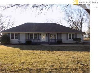 504 SW Locust St, Oak Grove, MO 64075