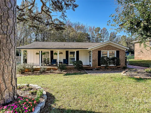 6925 Glenmoor Dr, Charlotte, NC 28214