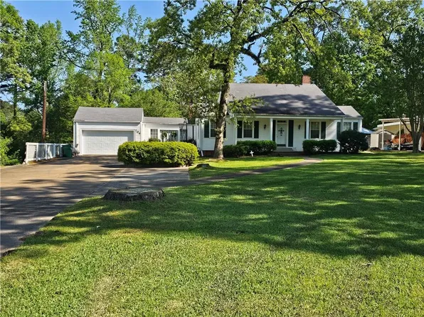 704 W North St, Winnfield, LA 71483