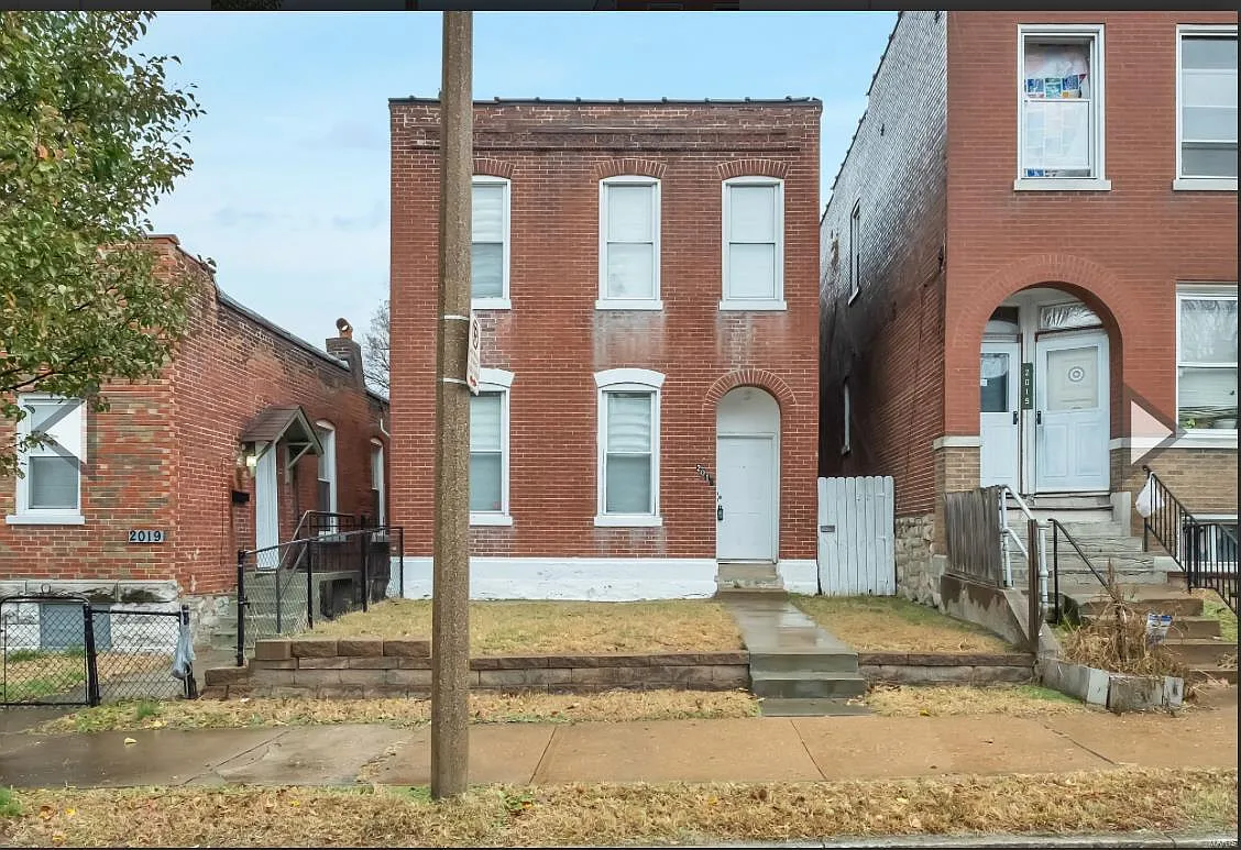 2017 Chippewa St photo 1