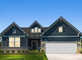 38676 Chasewood Ct, Farmington Hills, MI 48335