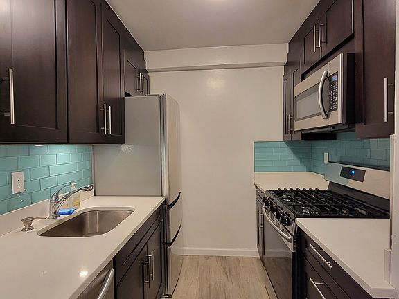 3rd image of 599 E 7th St APT L5