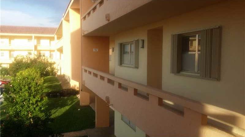 Walkway to Front door