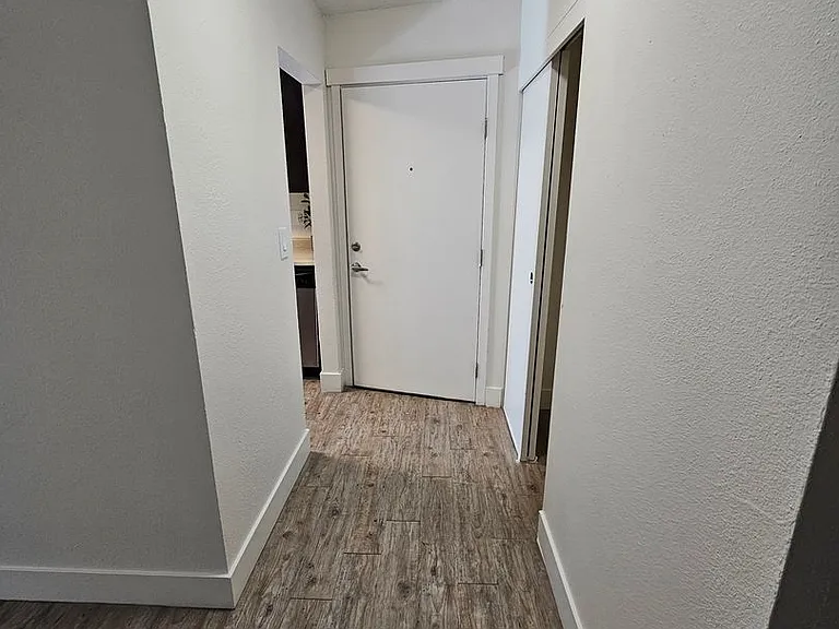 Beverly Grove Apartments — Photo 15