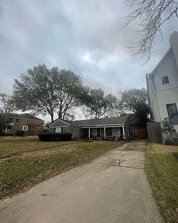 2nd image of 3809 Aberdeen Way