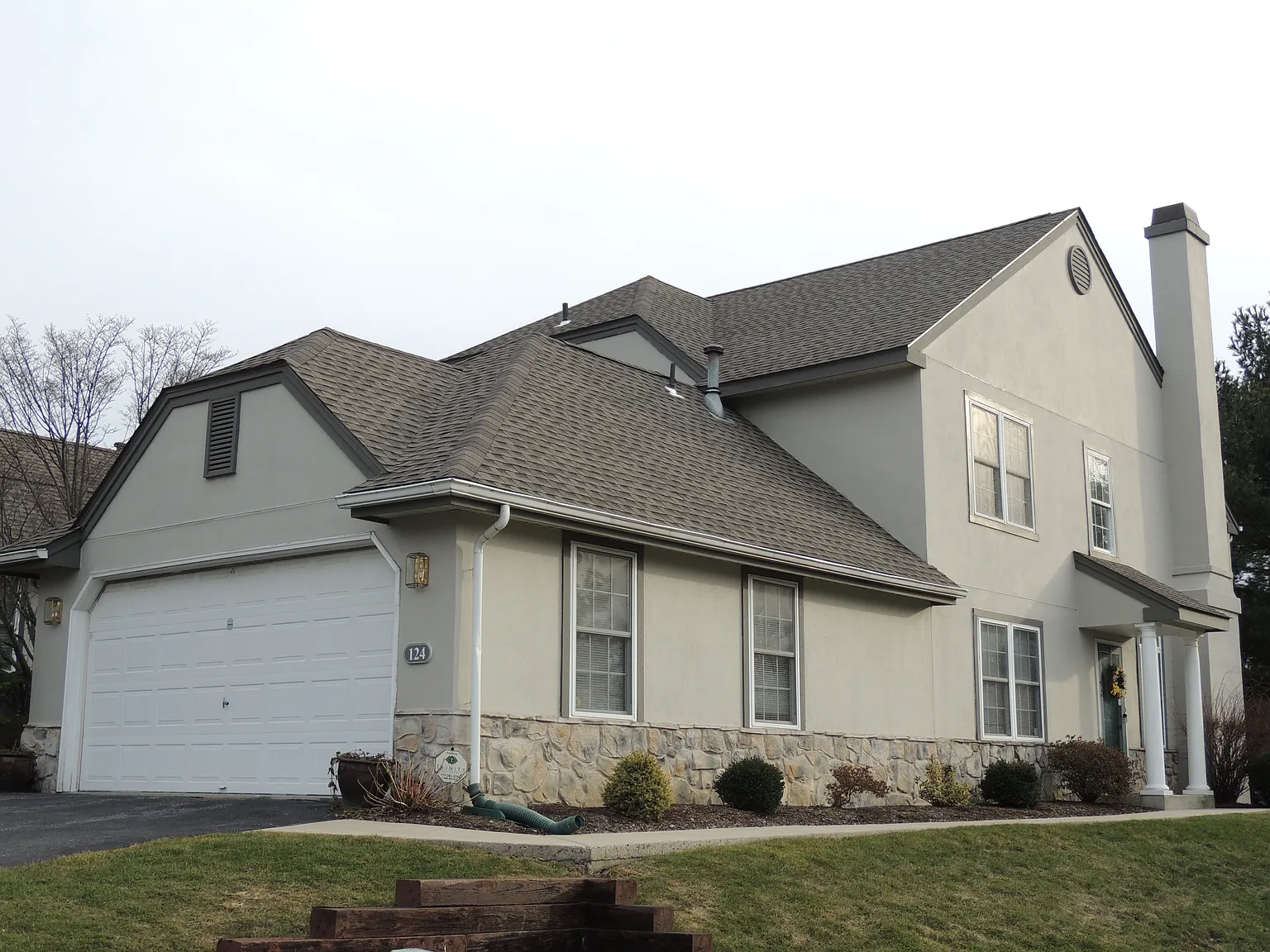 124 Hawthorne Ct photo 1