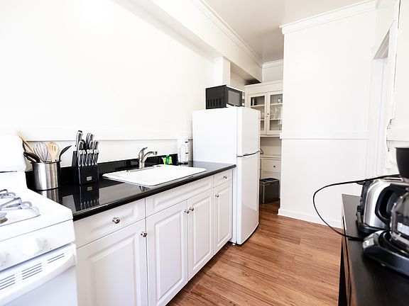 3rd image of 721 Bush St #203A