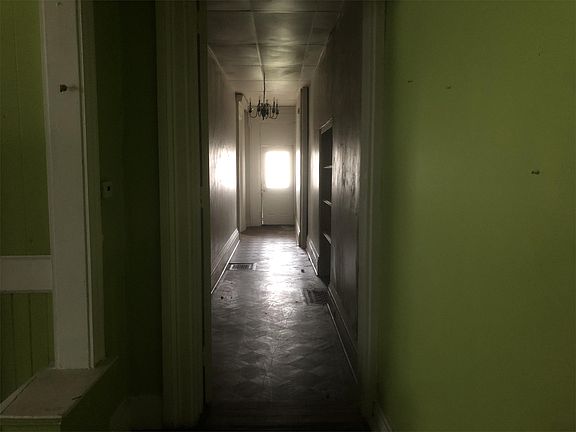3rd image of 904 N Alvord St #1