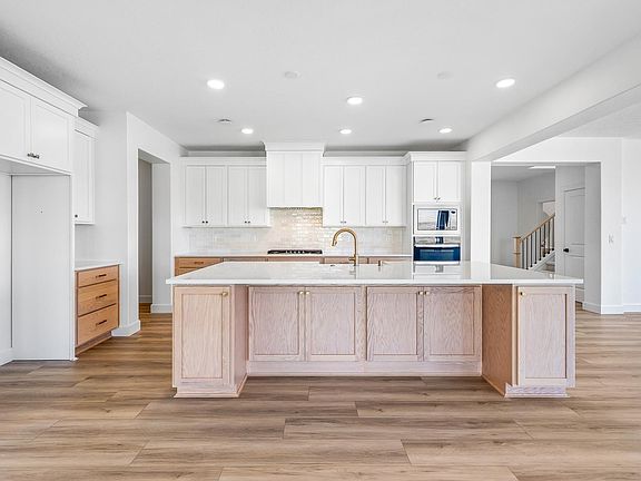 4th image of 2842 Sumac Ave