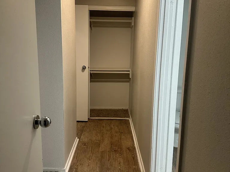 Augusta Court Apartments — Photo 44