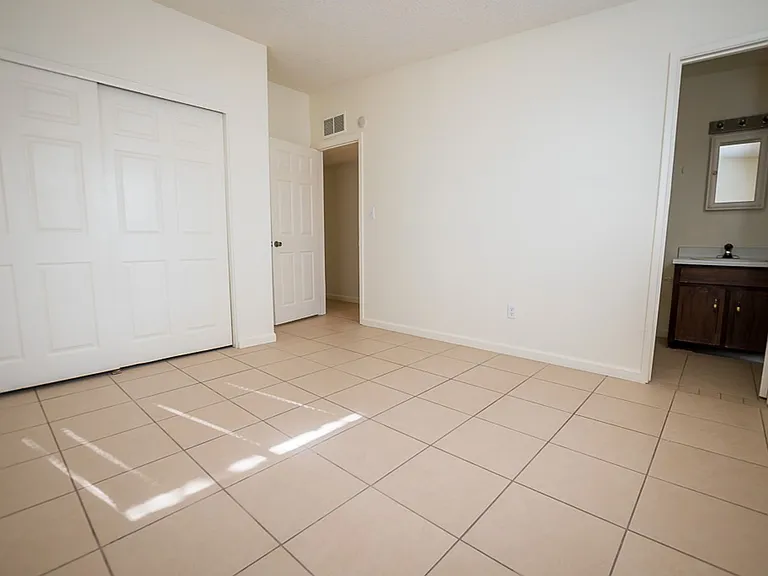 4937 E De Medici Dr — Photo 14