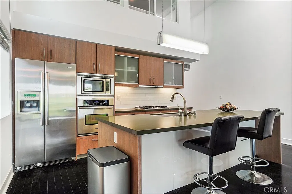 2 bed, 2.5 bath, 1450 sqft, $4,500 — Photo 4