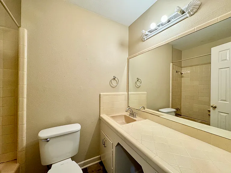 604 Enfield Dr — Photo 12