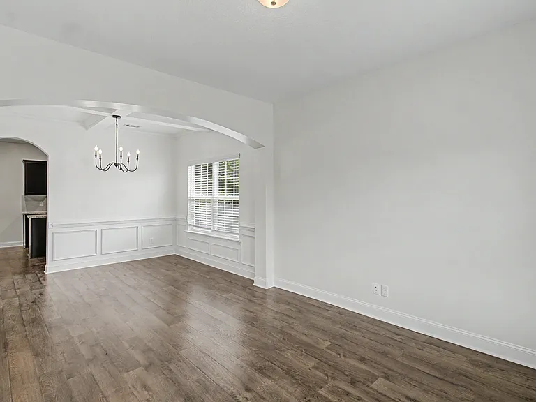 906 Rachel Ln — Photo 2