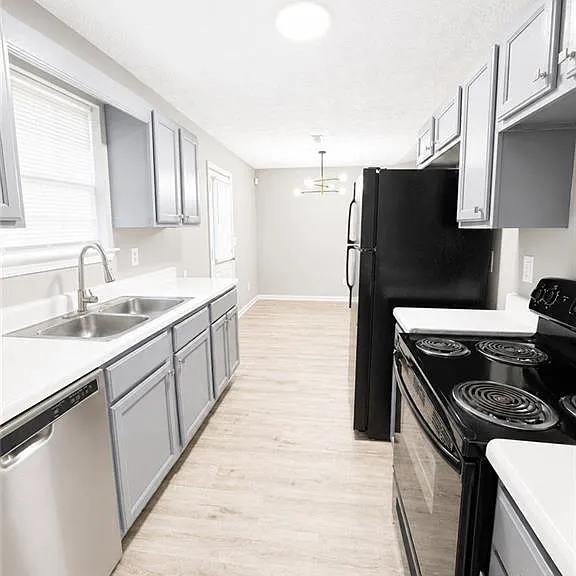 8011 Trinity Park Dr — Photo 2