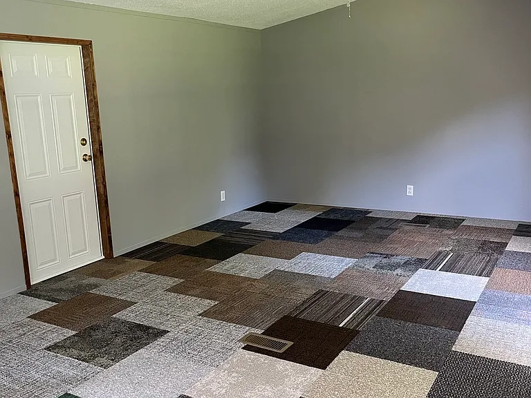 124 Meadow Ln — Photo 8
