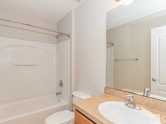 3rd image of 6865 Southern Oaks Dr W
