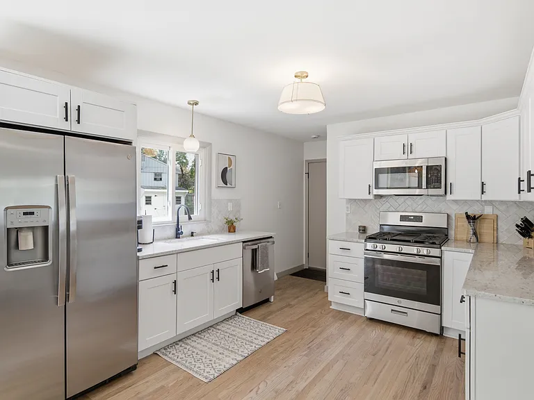 130 Geyser Rd — Photo 4