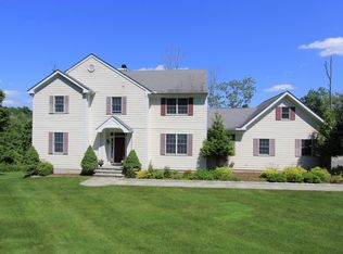 975 Sunset St, Yorktown Heights, NY 10598